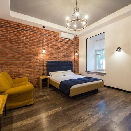 Loft Design Apartments On Desyatynnyi Ln, 7 Киев Екстериор снимка