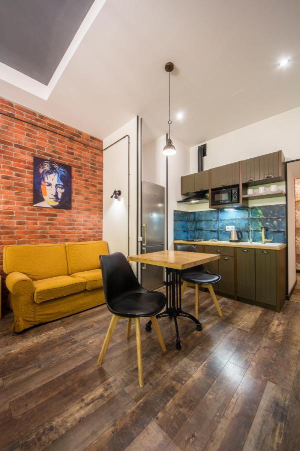 Loft Design Apartments On Desyatynnyi Ln, 7 Киев Екстериор снимка