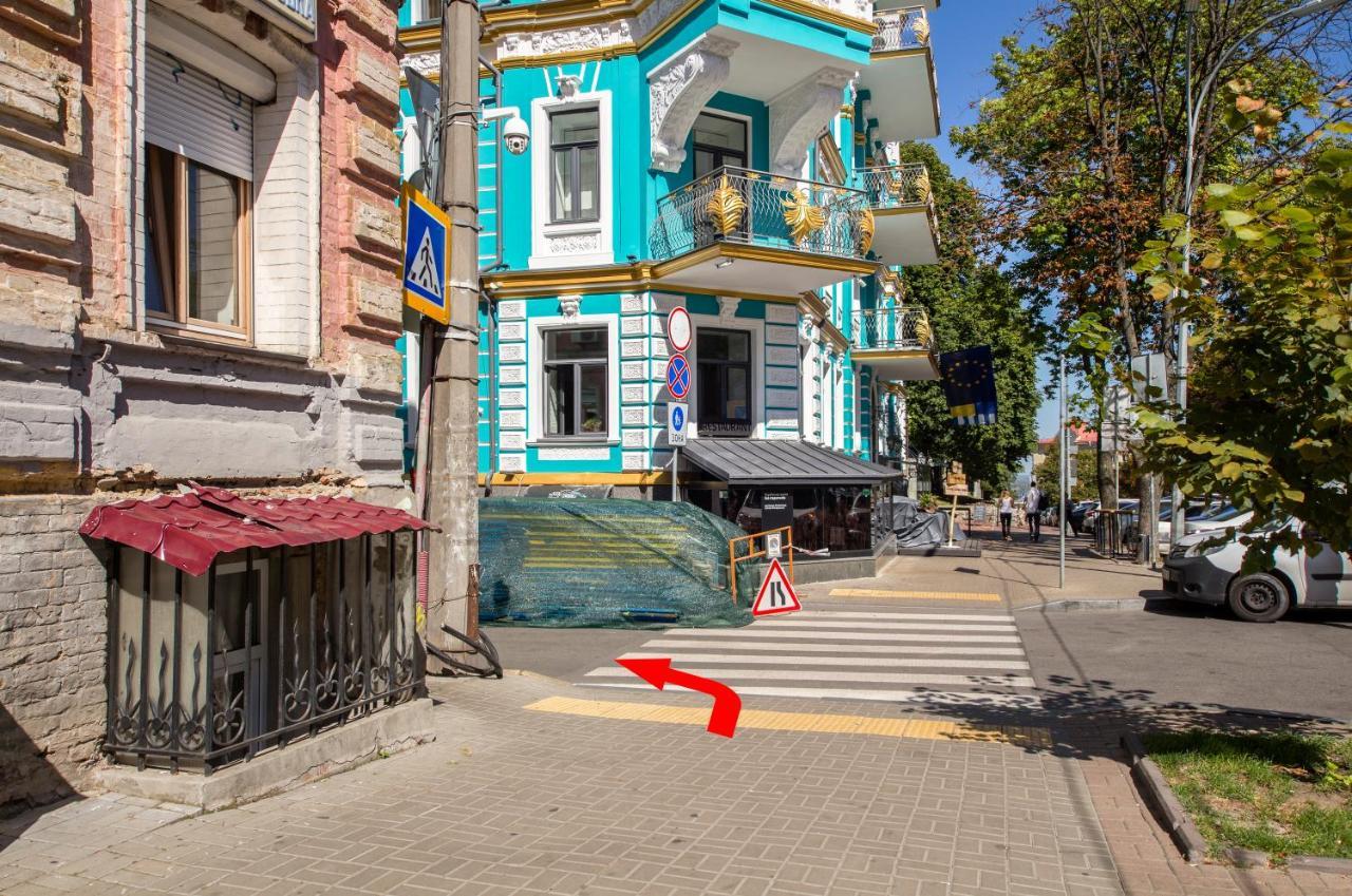 Loft Design Apartments On Desyatynnyi Ln, 7 Киев Екстериор снимка